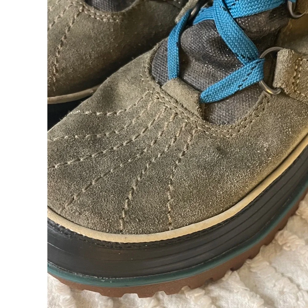 Sorel Women Tivoli High II snow boots blue laces. 7.5 Fur‎ Trim